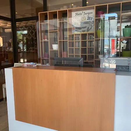 호텔 유르겐 3*