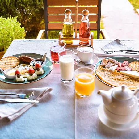 유르겐 호텔 Rinas