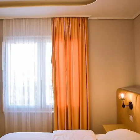 유르겐 호텔 Rinas