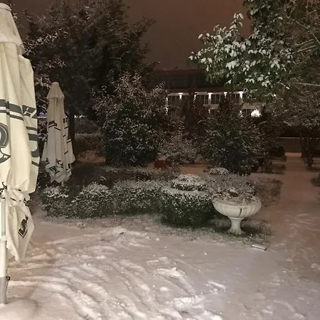 호텔 유르겐 Rinas